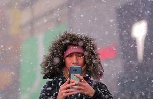 در هوای سرد مراقب گوشی هوشمند خود باشید